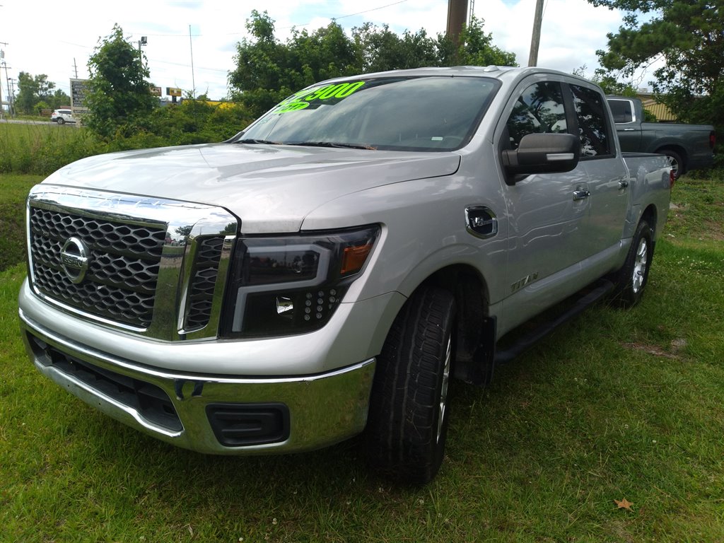 2017 Nissan Titan SV