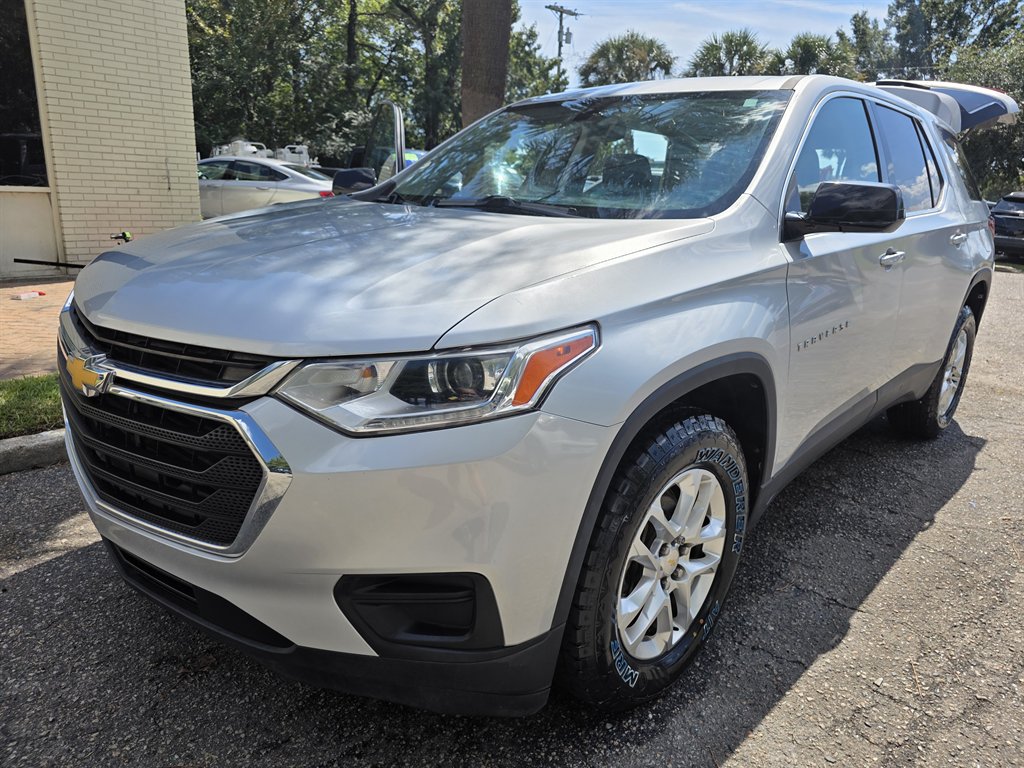 Chevrolet Traverse photo 2