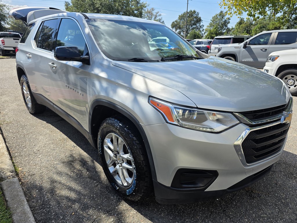 Chevrolet Traverse photo 3