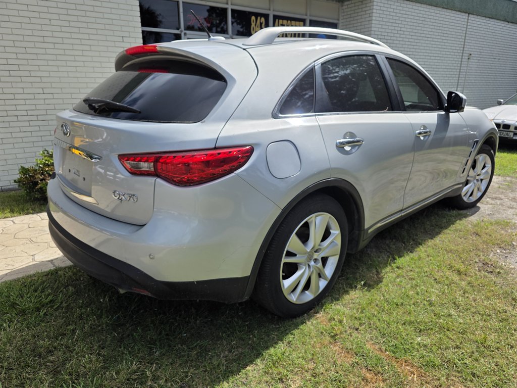 Infiniti QX70 photo 3