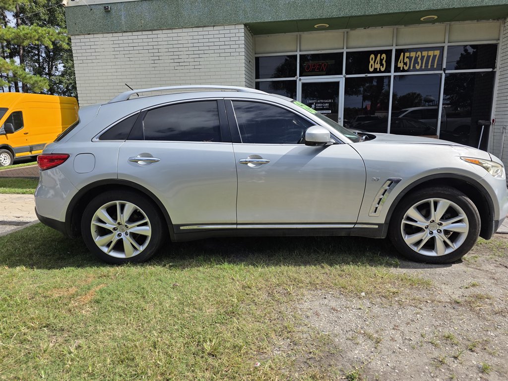 Infiniti QX70 photo 4