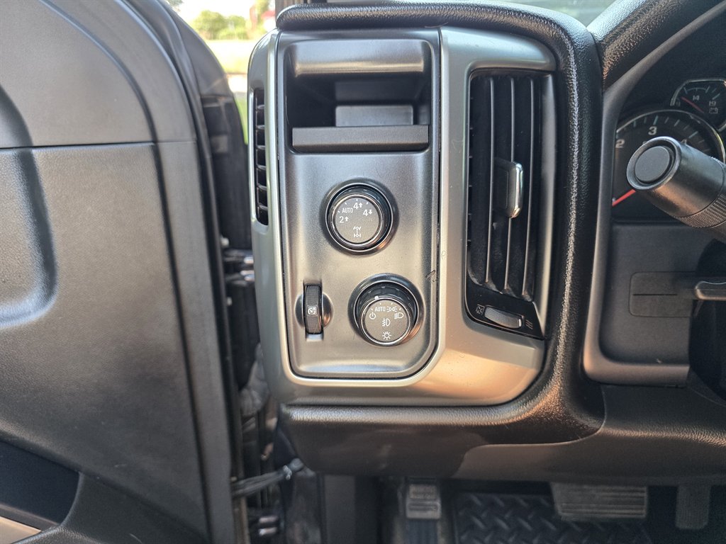 Chevrolet Silverado photo 15