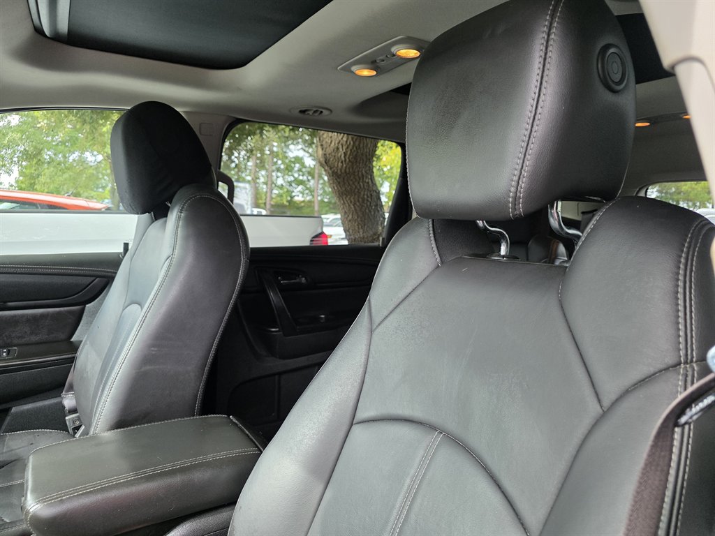 Chevrolet Traverse photo 3